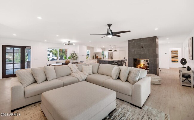 5311 N Woodmere Fairway