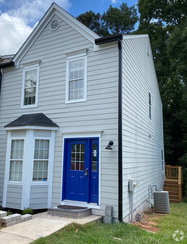 Building Photo - FULLY  NEWLY RENOVATED 2BR TOWNHOME