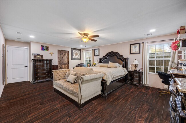 Photo - 922 Gilpin St