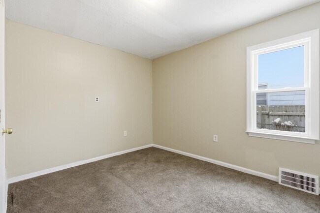 Photo - 19318 Harlow Ave