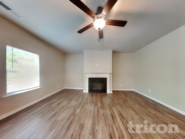 Photo - 212 Malbone St SW