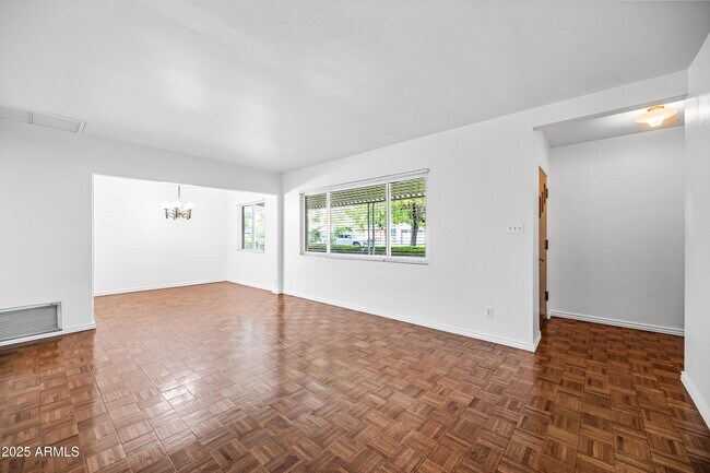 Photo - 4039 E Cambridge Ave