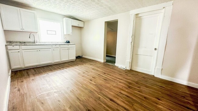 Photo - Beautifully Updated 2-Bedroom Ranch – Mode...