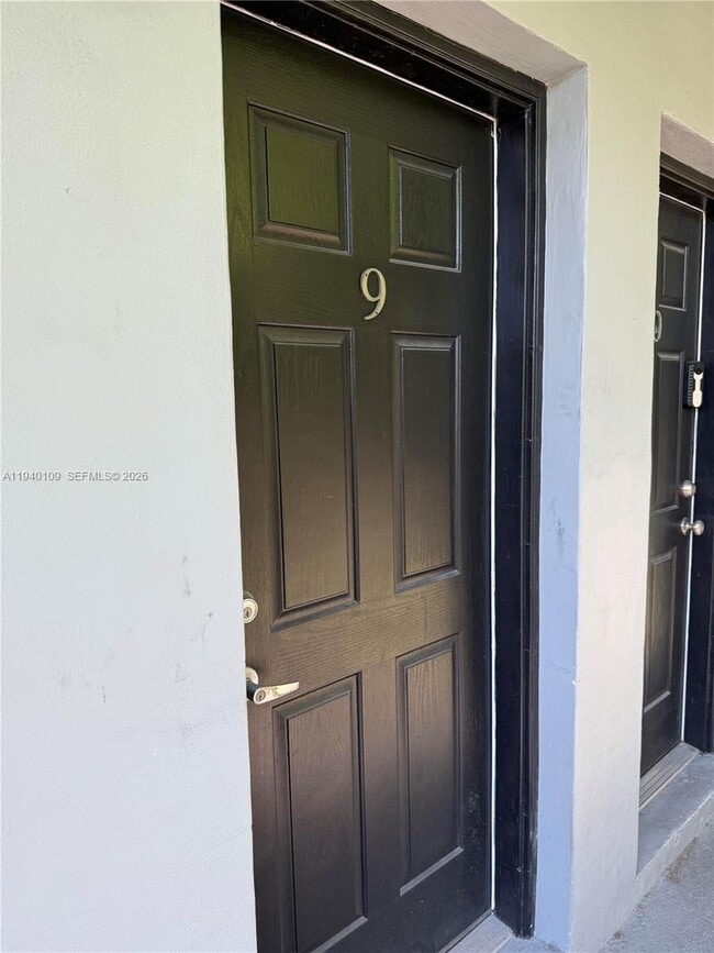 Photo - 421 SW 6th St Unit 4