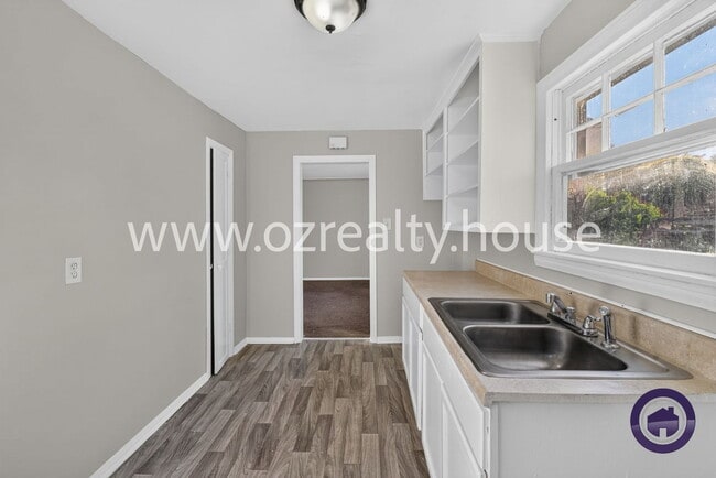 Photo - 1263 Crestwood Rd