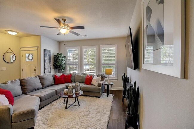 Photo - 11102 Railway Ln