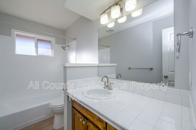 Photo - 1204 Baker St