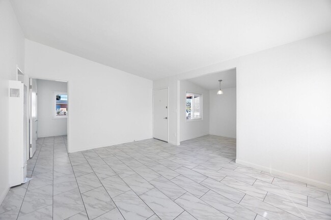 Photo - 3 Bedroom Duplex with Washer Dryer