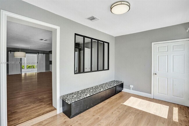 Photo - 9040 Carlyle Ave