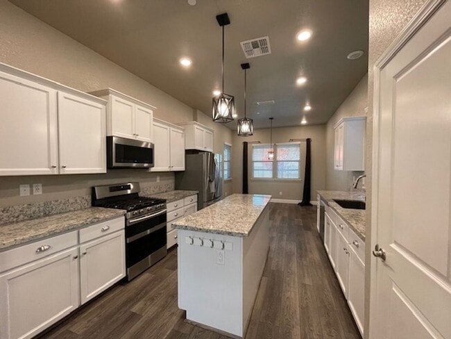 Photo - Stunning 3 Bedroom Home in Roseville near Rex Fortune Elementary and John Byouk Park!