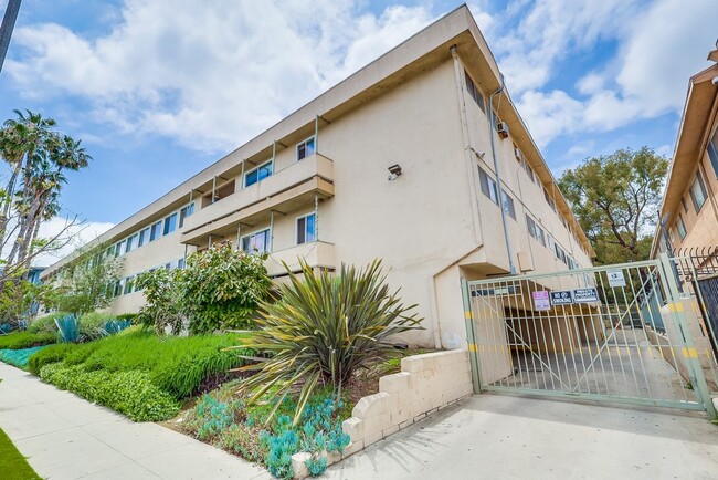 Estacionamiento cerrado - Baldwin Hills Apartment Living – Convenient, Connected, Comfortable!