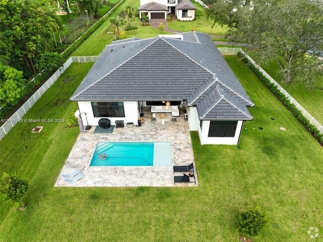 Building Photo - 5000 SW 159th Ave Rental