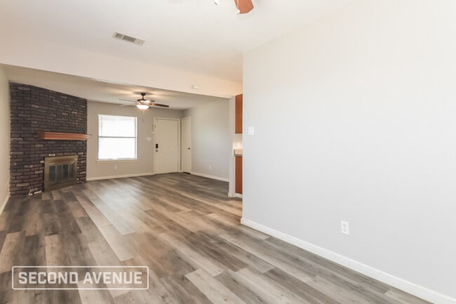 Photo - 622 Martingale Trail