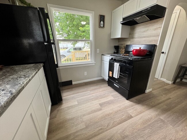 Photo - Remodeled 3 bed, 1 bath home for rent in Waterloo