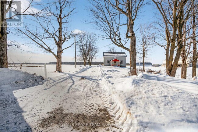 Photo - 3072 York's Corners Rd