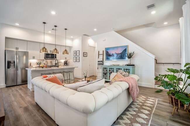Photo - 5217 Pinemont Creek Ln
