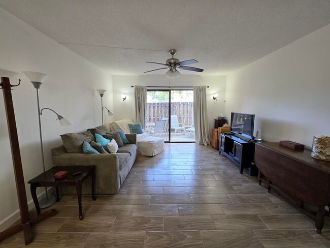 Photo - 3402 Gardens E Dr Unit 14a