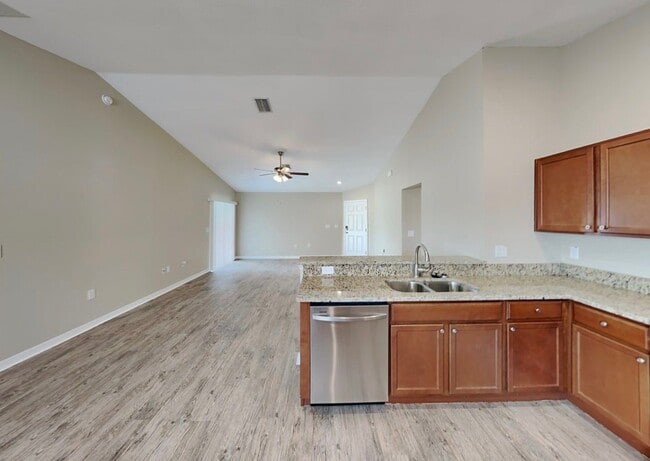 Photo - 2222 12th Ave E