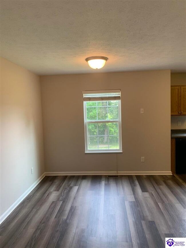 Photo - 307 Ivy Pointe Dr