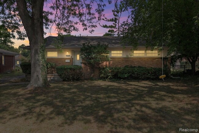 16940 W 13 Mile Rd