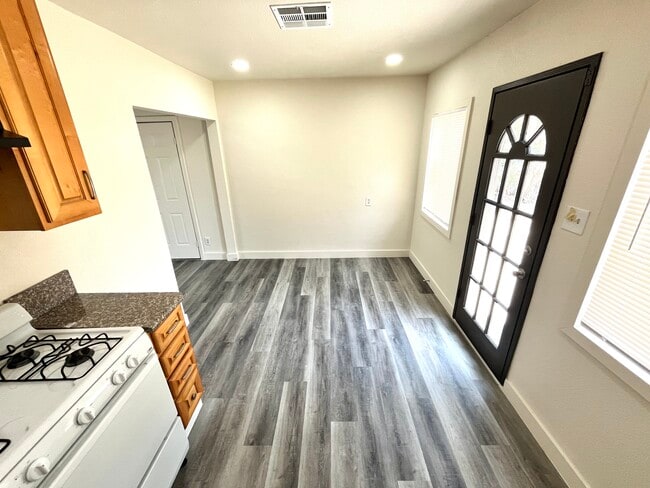 Photo - 4667 N Mayfield Ave