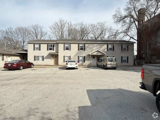 Building Photo - CLOSE TO PURDUE...Upstairs 2 Bedroom apart... Unit Apt 9