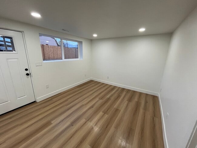 Living - 3375 S 5225 W