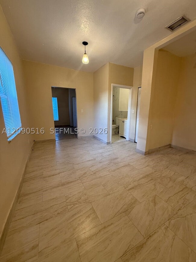 285 NW 44th St Unit 3