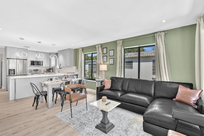 Photo - 310 SW 31st Ct