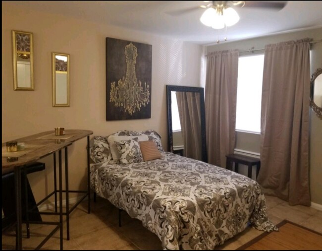 Photo - 911 Riviera St