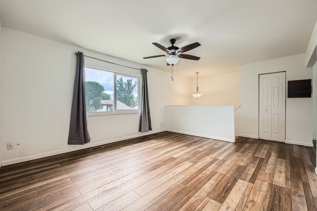 Photo - 605 Raemar Dr