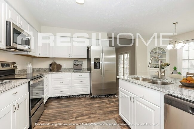 Photo - 665 Roxanne Dr