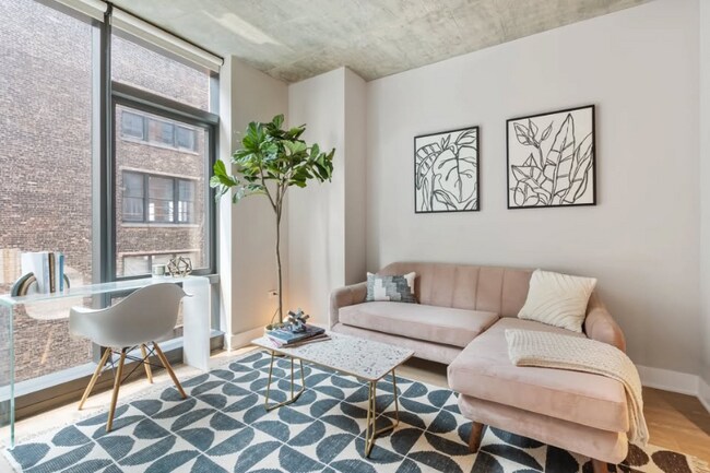 Photo - 352 S Aberdeen St