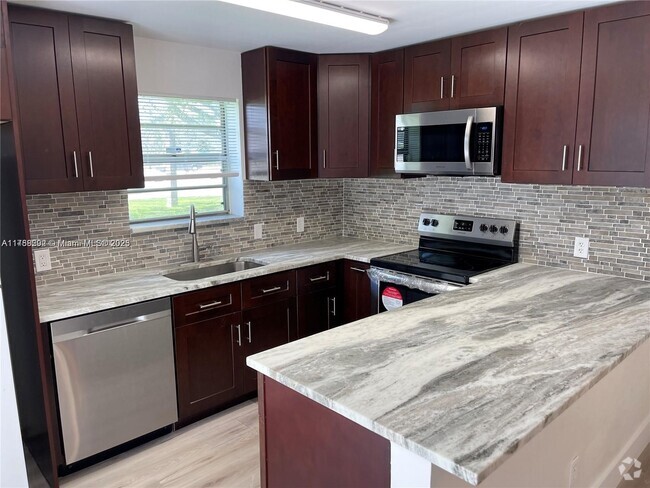 Building Photo - 2806 S University Dr Unit 04 Rental