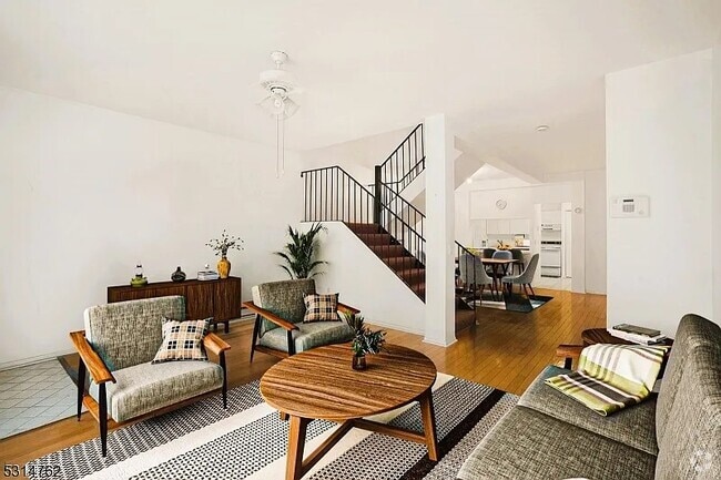 Building Photo - 111 Mulberry St Unit Townhouse B