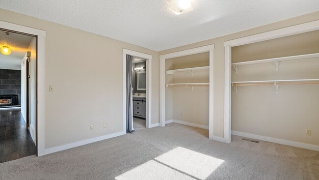 Photo - Charming 4-Bedroom Home with Garden – Avai...