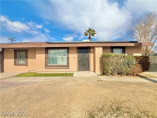 Building Photo - 3209 El Morro Ave Rental