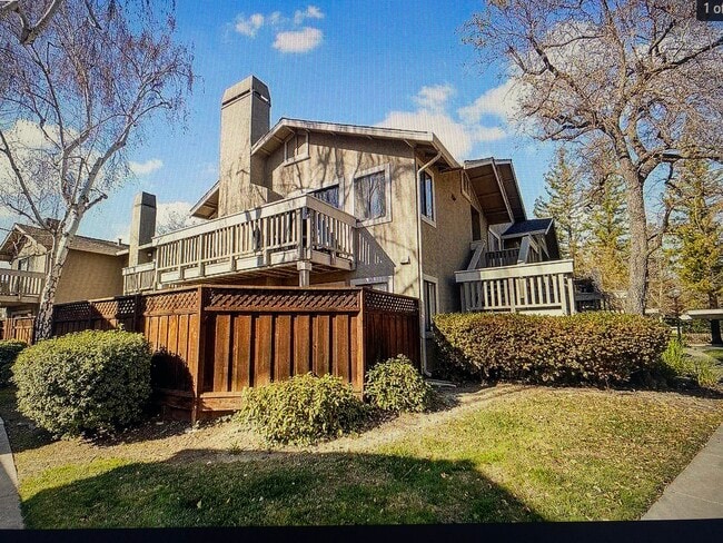 Building Photo - 3873 Crow Canyon Rd Unit 3873