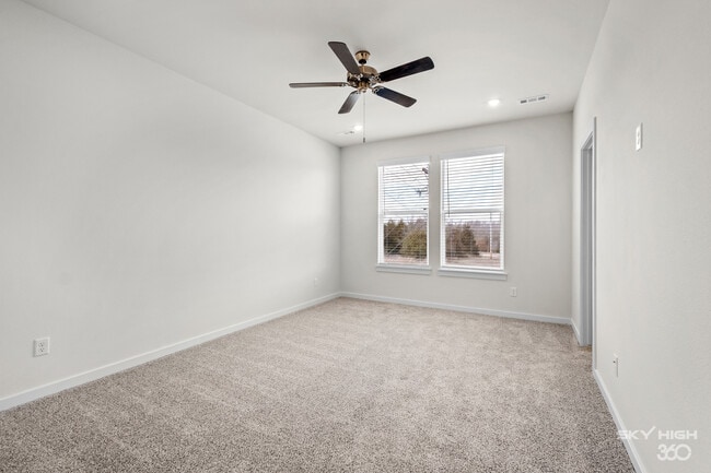 Photo - 301 S Neon Ave