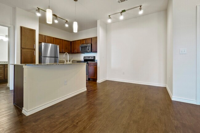 Photo - Eagle Crossing