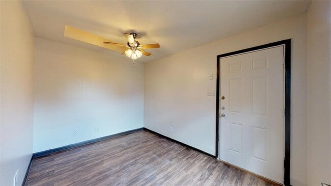 Photo - 725 Peppertree Dr Unit 11