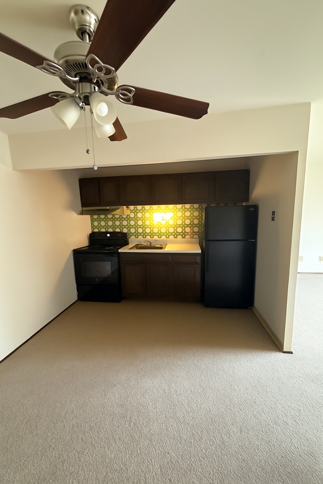 Photo - Oak Hill Manor