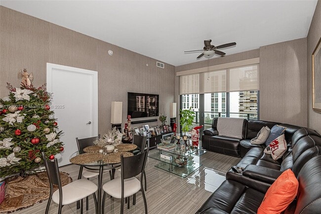 Photo - 2960 NE 207th St Unidad 505