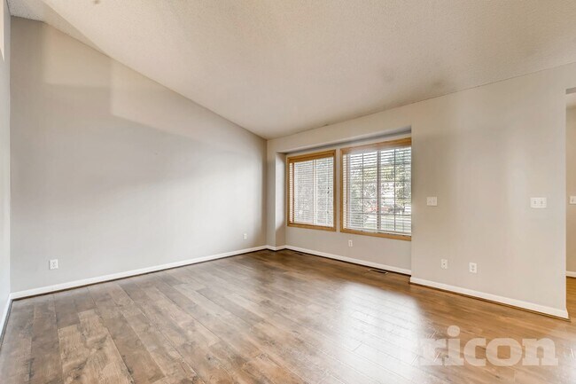 Photo - 357 Parkview Ln S