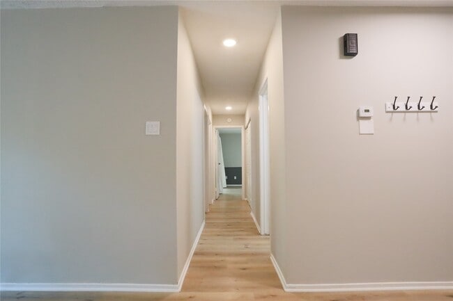 Photo - 2709 S Millbend Dr