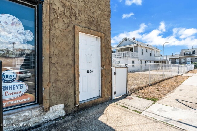 Building Photo - 135 Hamilton Ave Unit A