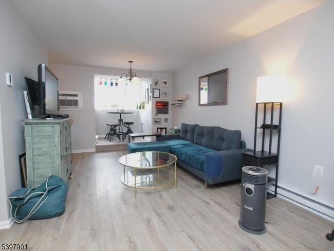 Photo - 520 Turnpike C125 Tpke