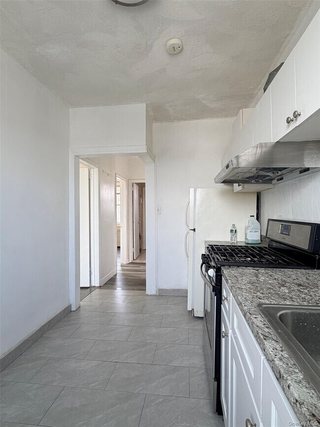 Photo - 46-28 Utopia Pkwy