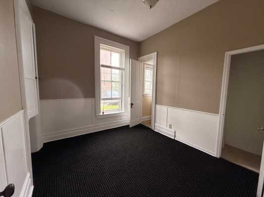 Photo - 437 W Walnut St