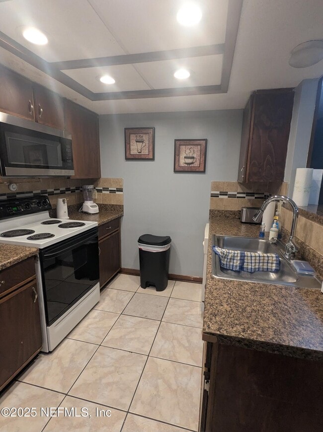 Photo - 733 Century 21 Dr